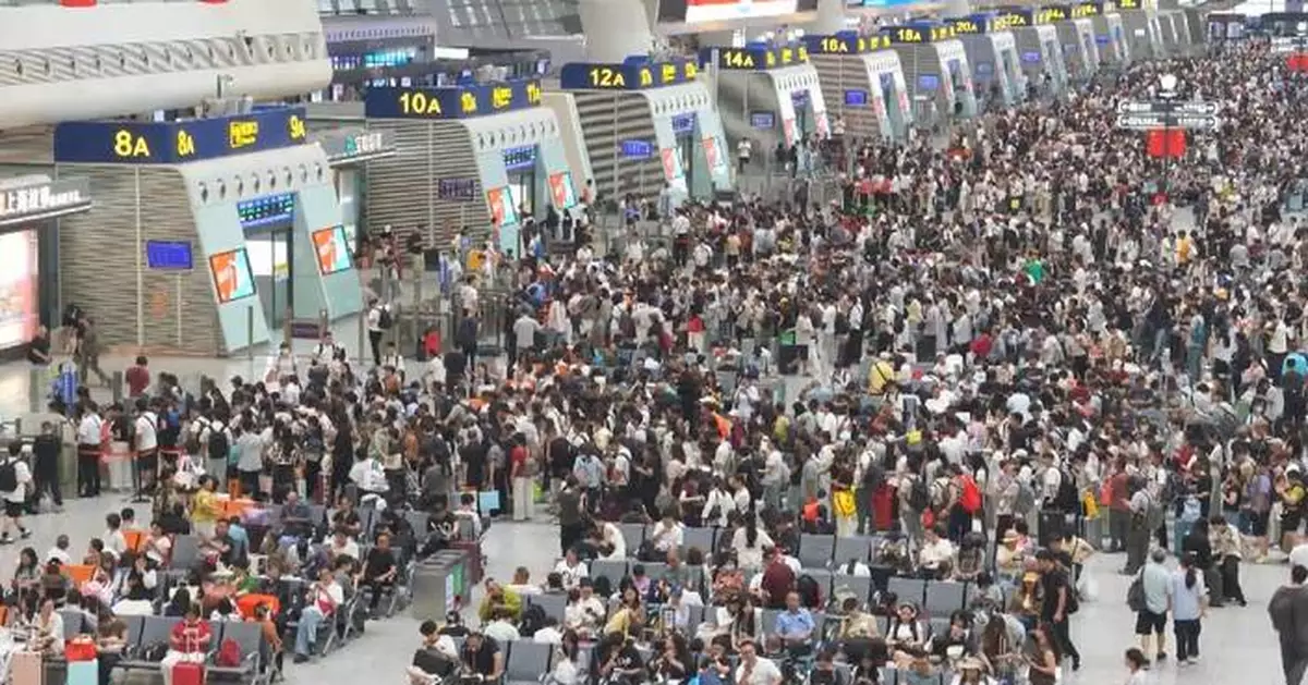 國慶黃金周增列車班次擴高速公路容量 應對出行高峰