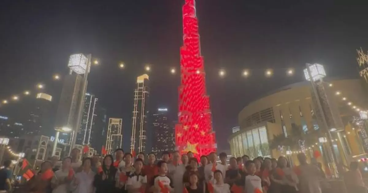 中央廣播電視總台燈光匯演照亮杜拜哈利法塔 慶祝中國國慶