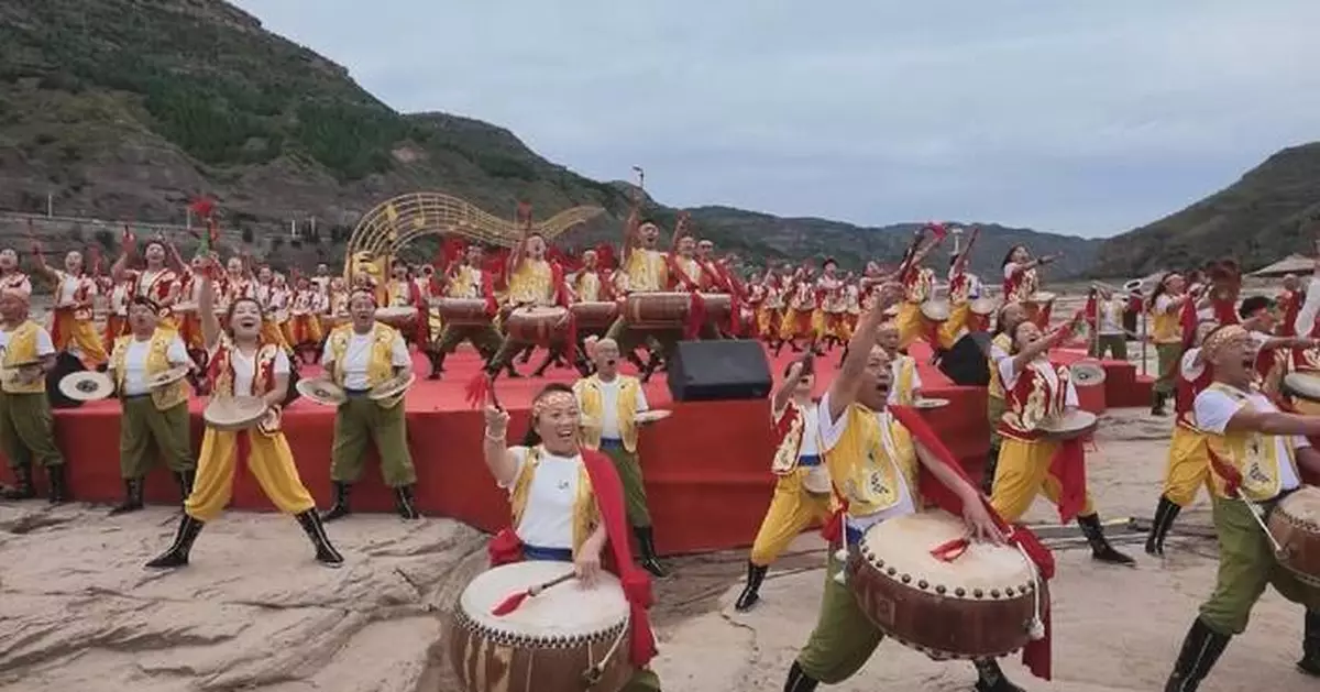 內地國慶假期景區人潮湧現 傳統文化表演添魅力