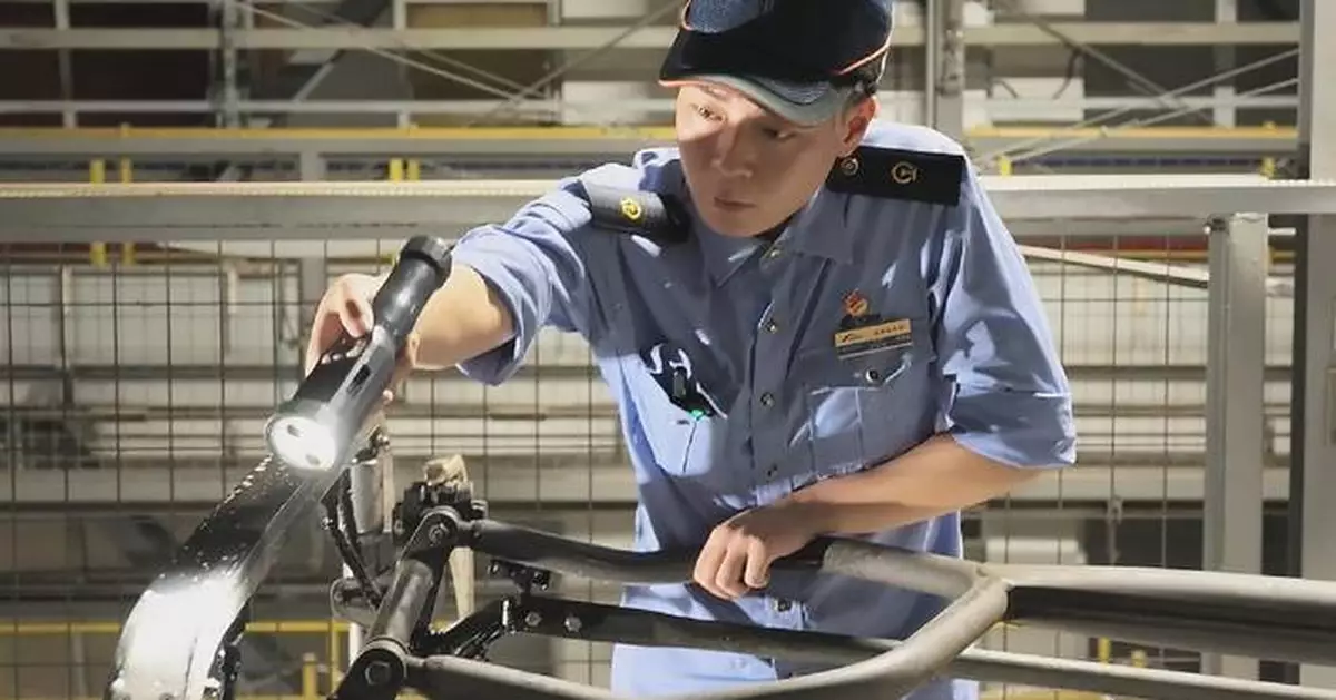 年輕技工確保中國高鐵安全運作