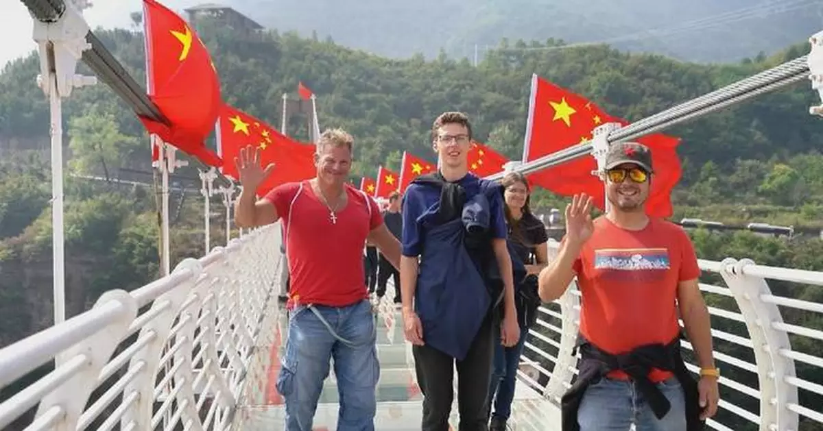 國慶假期外國旅客湧入中國體驗文化活動 入境遊顯著增長