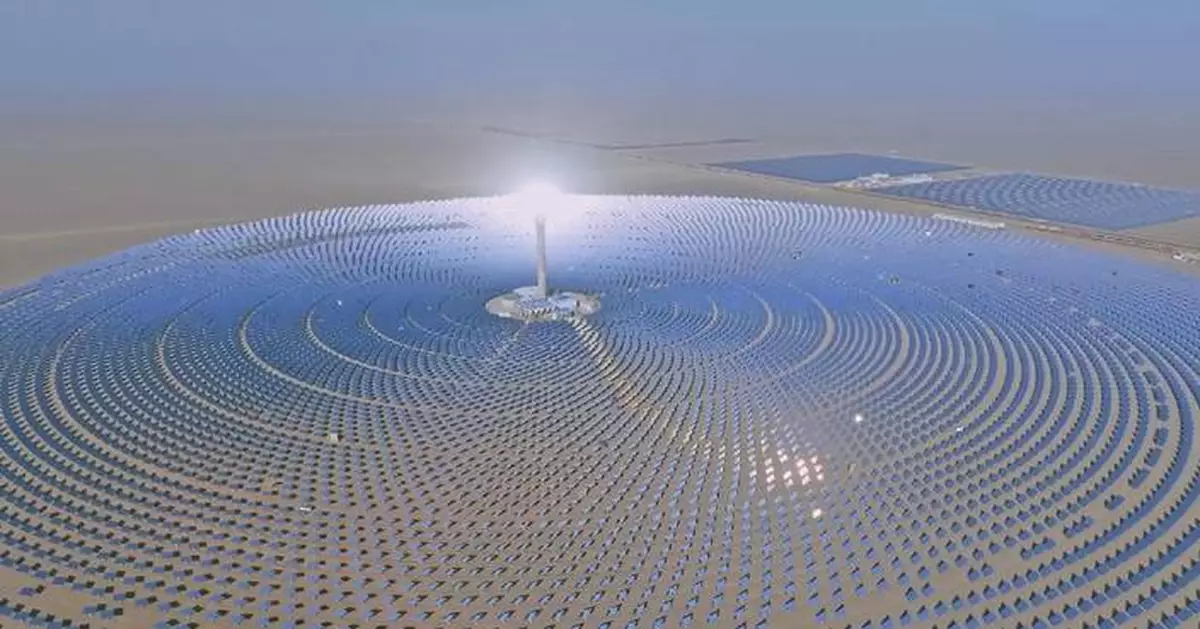 CGTN紀錄片聚焦敦煌熔鹽塔式光熱電站及抗沙努力