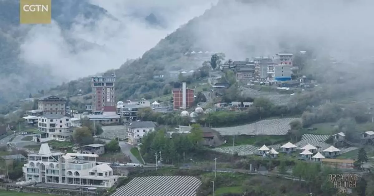 四川嘎日村官員帶領村民築路 4,000米    高山變旅遊勝地