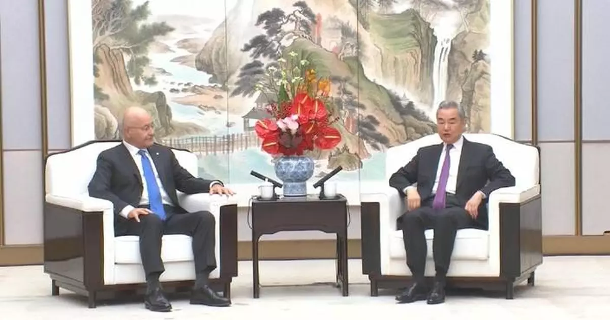外交部長王毅會晤聯合國難民事務高級專員