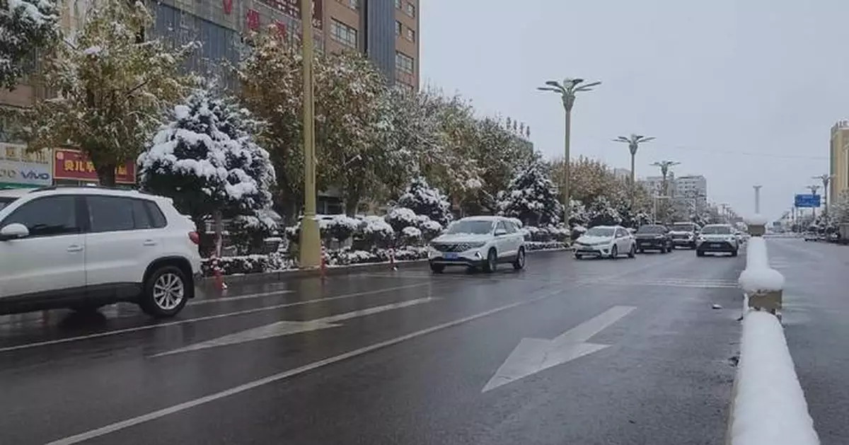 新疆北部降雪致交通受阻 氣溫急降至零下10度