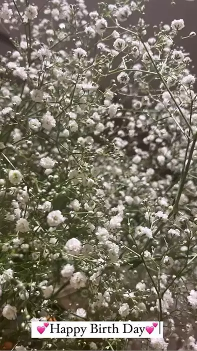 工藤靜香就簡單的以花祝老公「生日快樂」。