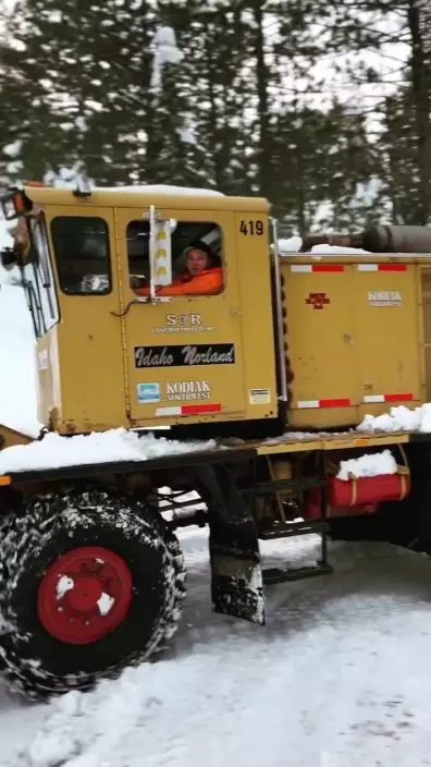 謝洛美疑因鏟雪車安全系統失靈,遭輾過其腳部。