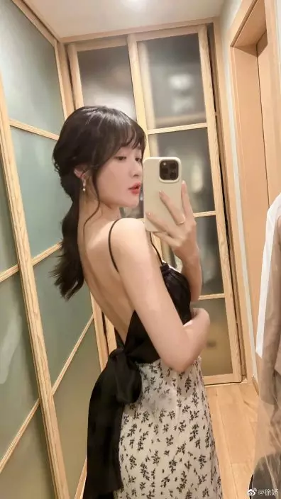 徐嬌打扮相當性感。 