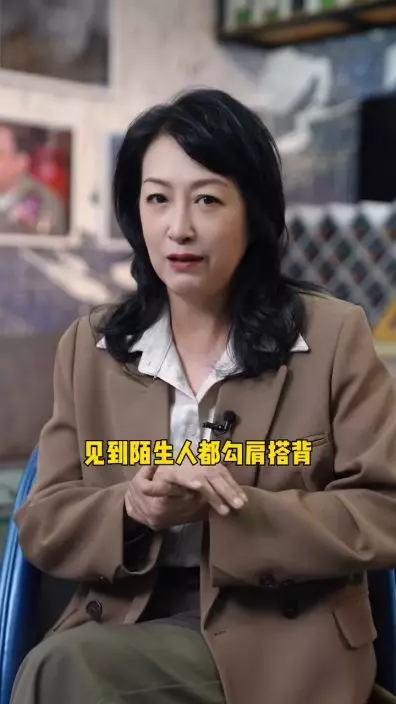 盧希萊指,陳寶蓮見到陌生人都攬頭攬頸,是一個大家都鍾意跟她相處的美人。