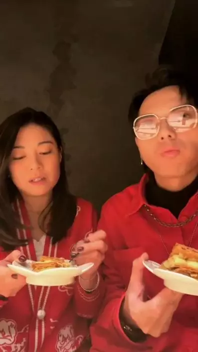 廖碧兒與ERROR@193一齊開live。