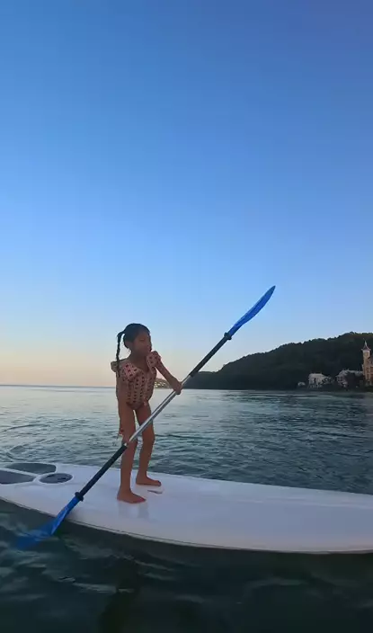 小豬比玩直立板