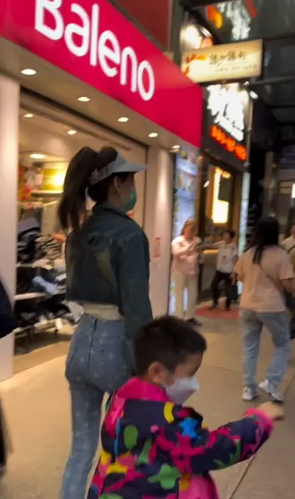 被指「窮養」子女