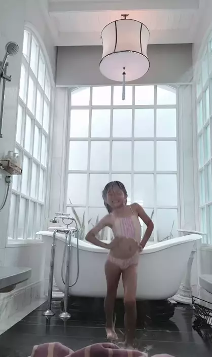 小豬比手舞足蹈載歌載舞