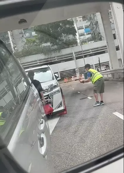 鎖車隊員極速鎖車後會拍照存檔。
