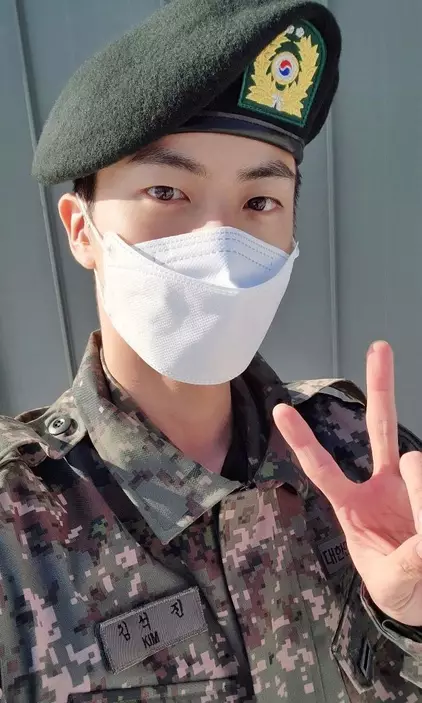 防彈少年團大哥Jin在2022年12月入伍，是BTS首位去當兵的成員（Weverse圖片）