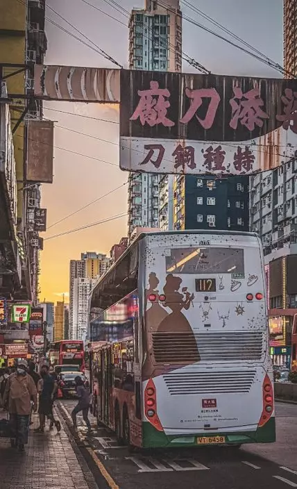 梁添記刀廠門外巨型菜刀招牌料明年三至四月拆卸。(google photo VMING YAN )