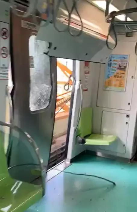 事後見車廂損毀嚴重。(chinjou_lin@IG)