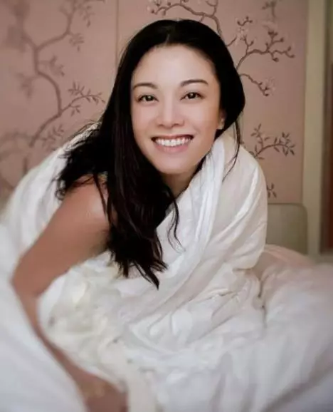 廖碧兒現年43歲。