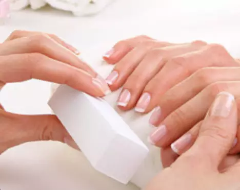 指甲修剪不當也會造成甲溝炎。