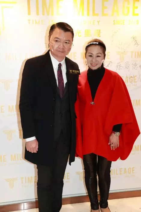 艾威與前妻Lisa合股開鐘表店,他形容二人不是仇人,只是用另一種方式相處。
