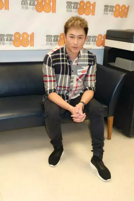 陳鍵鋒早年曾捲入男子潛水溺斃事件。