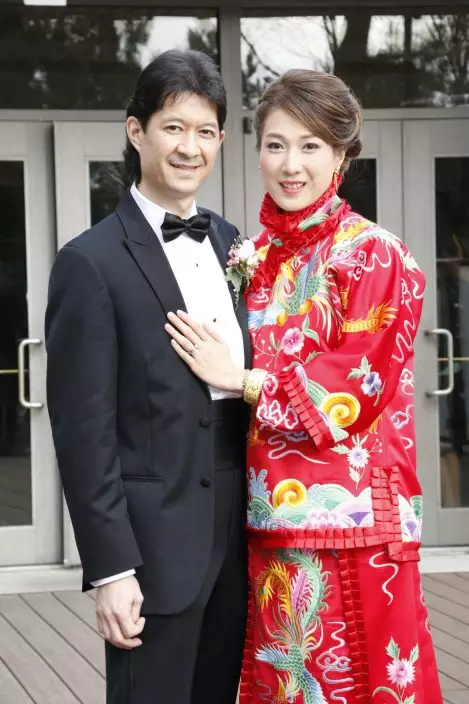 鍾嘉欣2015年嫁脊醫老公Jeremy Leung，2016年初才在加拿補擺喜酒。