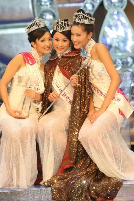 王君馨是《2007年度香港小姐競選》亞軍、最上鏡小姐及國際親善小姐得主。 ​
