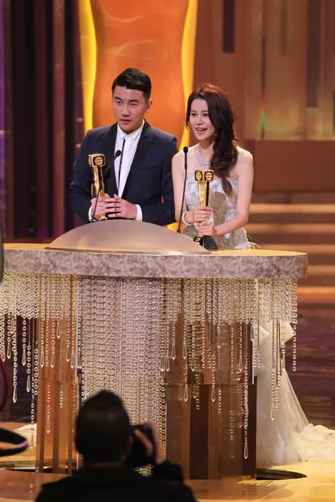 轉投TVB初期，兩人《走過浮華大地》大受歡迎，兩人更成為《萬千星輝頒獎典禮2013》「最佳節目主持」。 現時洪永城與黃翠如均主力拍劇。