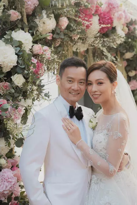 42歲藝人朱慧敏（Queenie）2021年與養和醫院心臟科專科醫生陳良貴結婚