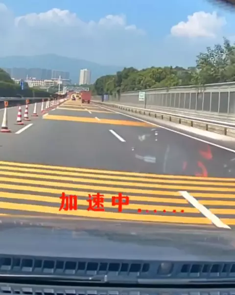 一開始還算正常。影片截圖