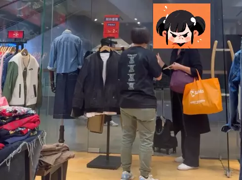 東涌一名女子撞到店舖玻璃門後激動責罵店員，全程被途人拍下並引起網上熱議。截圖自 @msg8777 發佈的 Threads 影片