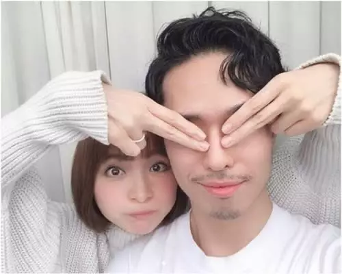 2019年,篠田麻里子跟只見面2次且「交往0天」的對象閃婚。