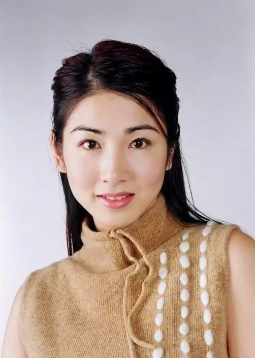梁雪湄1994年報讀TVB第7期藝員進修班,繼而加入娛樂圈。