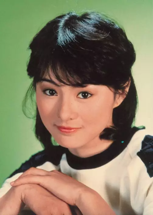 1984年,李賽鳳既拍電視又拍電影雙線發展,而外表純真可愛的她,多演出主角小妹妹的角色。