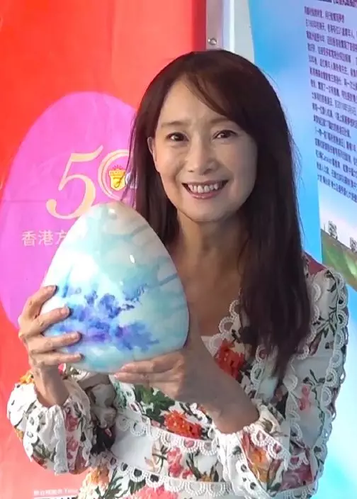 另外還有三名胞兄弟。