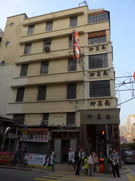南昌押建於1920年代,屬本港罕有的戰前轉角唐樓,目前為三級歷史建築。(資料圖片)