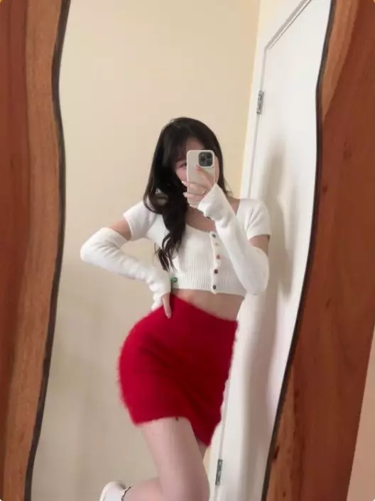 徐嬌新相大擺S字Pose晒纖腰。