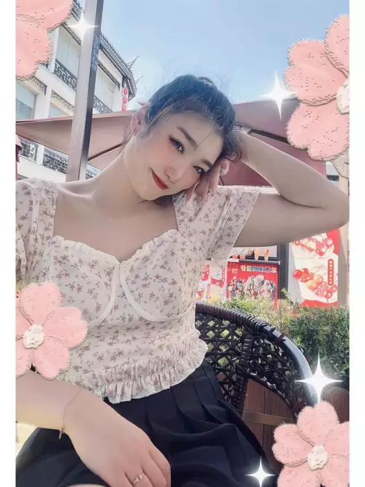 李夢雖然身材普通,但身高183cm的她有一雙長腿。