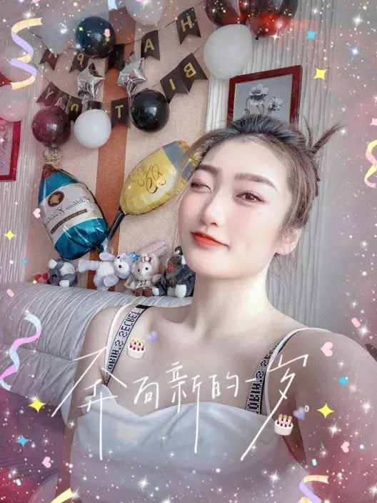 晒性感鎖骨。
