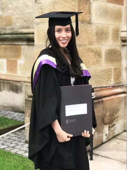 梁菁琳於澳洲雪梨大學獸醫系雙學位一級榮譽畢業。
