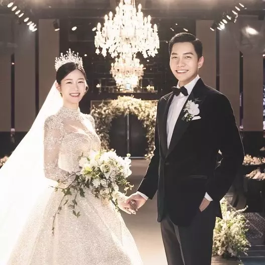李昇基在4月7日與李多寅於首爾的五星級酒店舉行婚禮（網上圖片）
