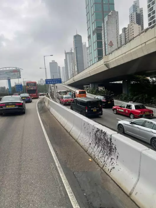 現場交通擠塞。fb馬路的事 (即時交通資訊台)