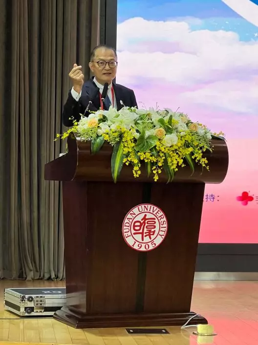 盧寵茂在上海出席由中國器官移植發展基金會和中國人體器官捐獻管理中心合辦的「中國器官捐獻日」活動時致辭。政府新聞處