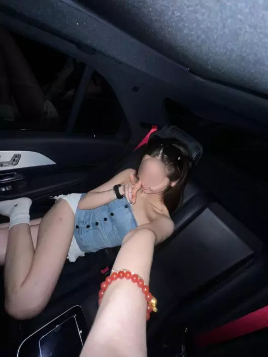 少女在其個人社交平台自我介紹為一名廣州模特兒。