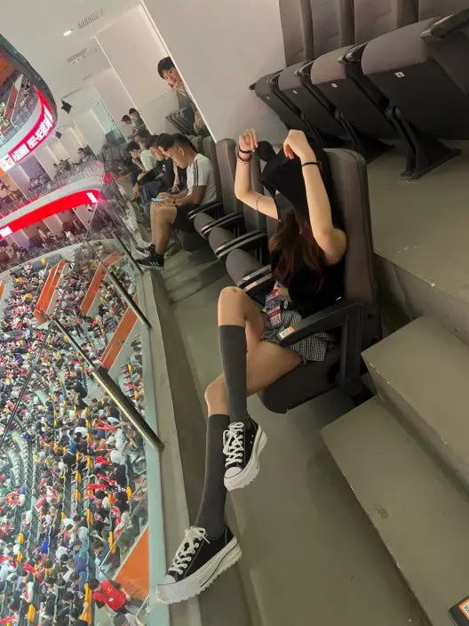 少女日常裝束多為超短裙。