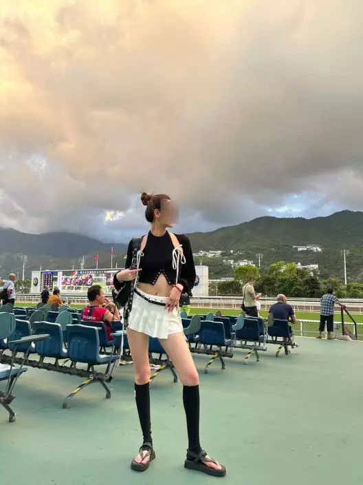 超短裙非常觸目