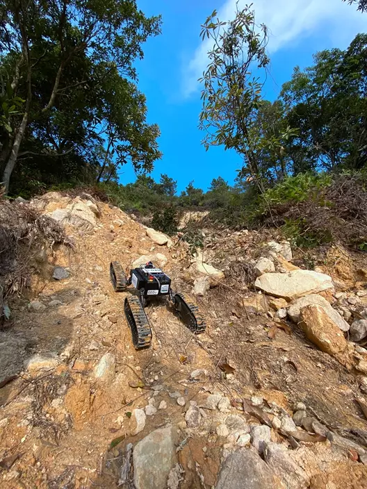 剛過去的雨季，土力工程處使用Tready在山泥傾瀉現場搜集數據。