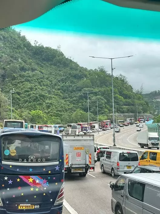 屯門公路一度嚴重擠塞。FB圖片