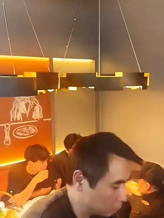 三父子有說有笑