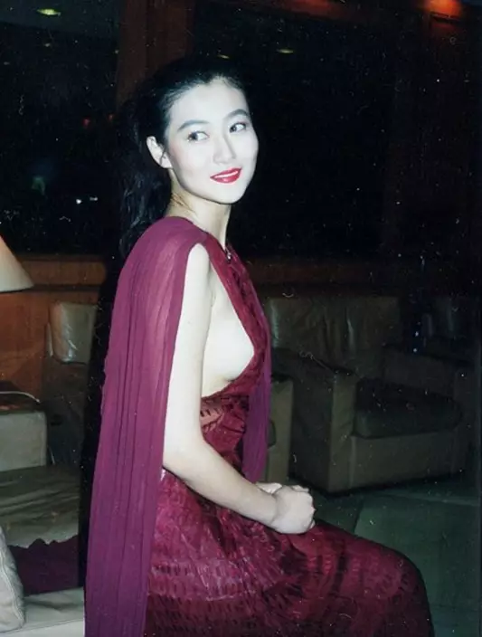 2002年7月31日,陳寶蓮於上海跳樓身亡,終年29歲,遺下剛滿月的兒子Don Don。 